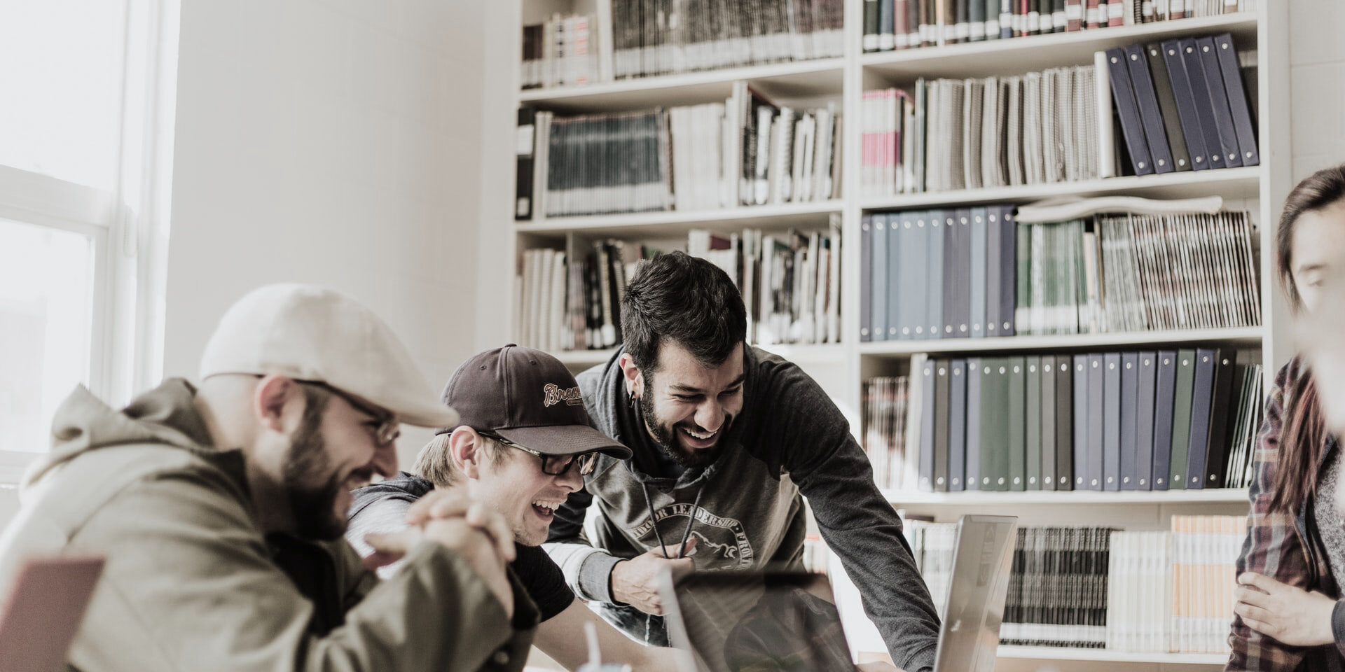 priscilla-du-preez-XkKCui44iM0-unsplash